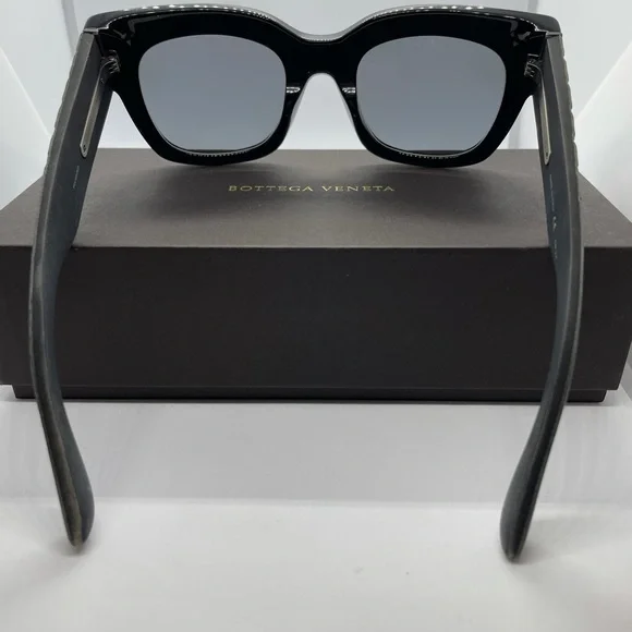 BN Bottega Veneta leather and acetate sunglasses - Picture 5 of 6